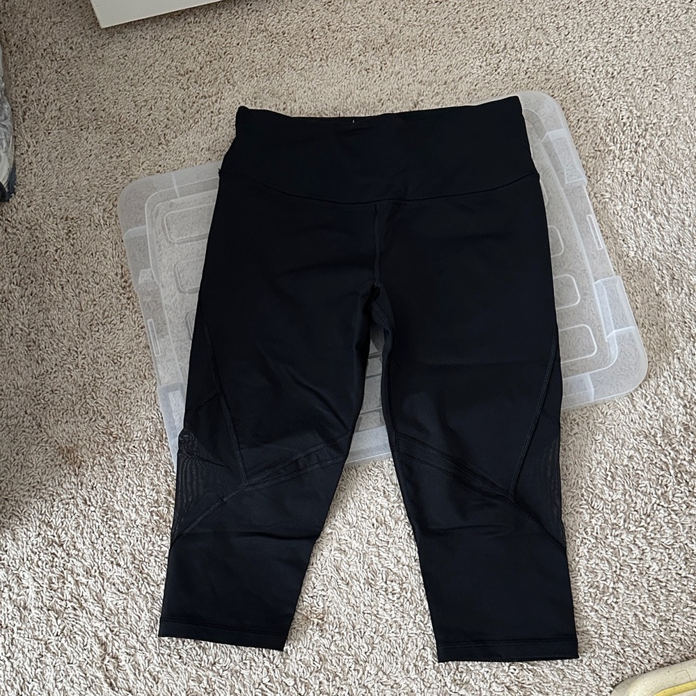 Victoria Sport Sz M Black Cropped leggings